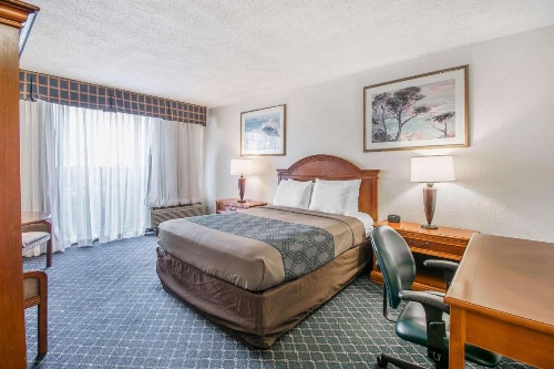 North Miami Beach Gardens Inn & Suites image 10